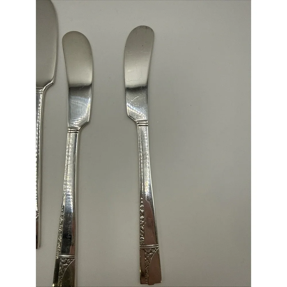 8 - Oneida Nobility Plate CAPRICE Silverplate Butter Spreaders NEW